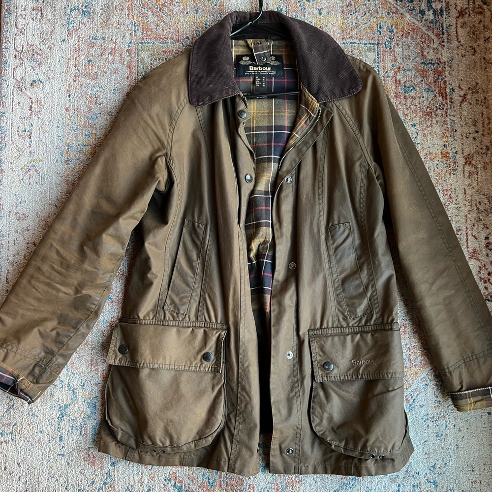 Barbour Classic Beadnell waxed jacket. Olive. UK size 10 / US size 6